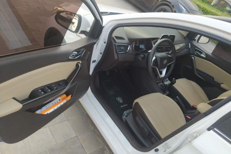 Used Baojun 310W 2017 1.5L Manual Fashion Edition China VI Driver Seat