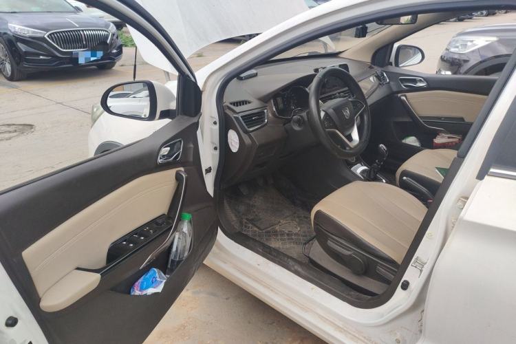 Used Baojun 310W 2017 1.5L Manual Fashion Edition China VI Driver Seat