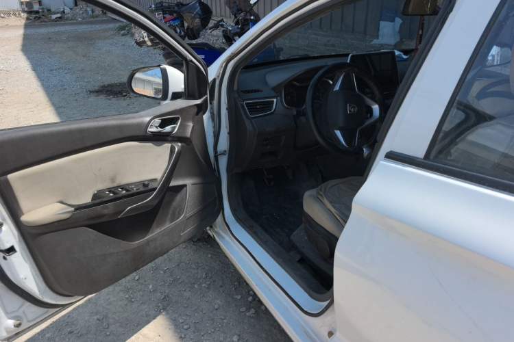 Used Baojun 310W 2017 1.5L Manual Comfort Version China V Driver Seat