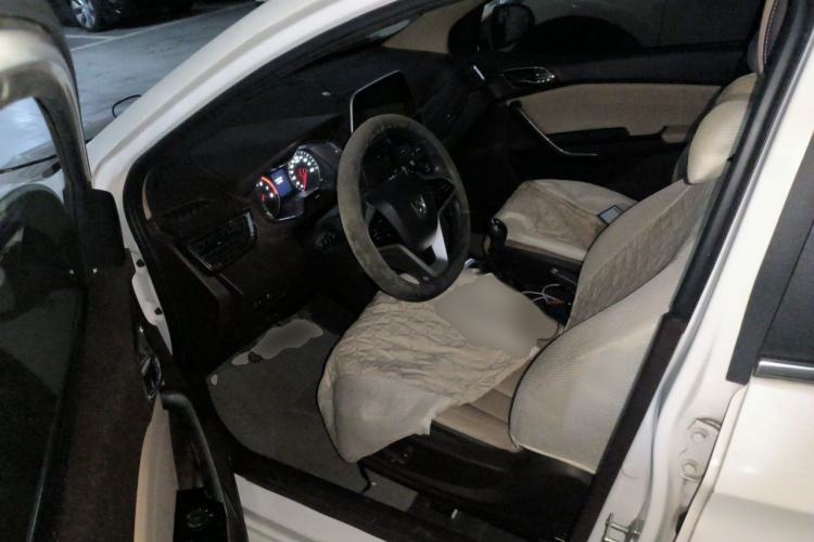 Used Baojun 310W 2017 1.5L Manual Luxury Edition China V Driver Seat