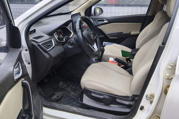 Used Baojun 310W 2017 1.5L Manual Comfort Version China V Driver Seat
