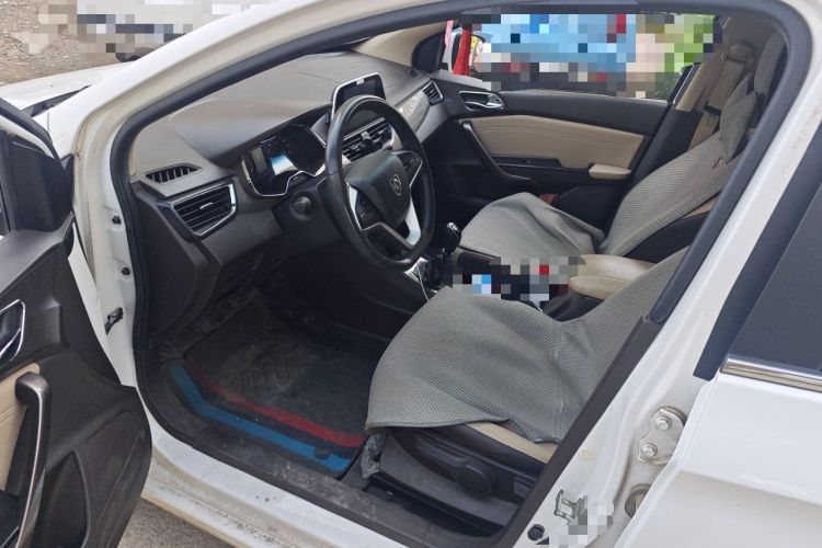 Used Baojun 310W 2017 1.5L Manual Fashion Model China V Driver Seat