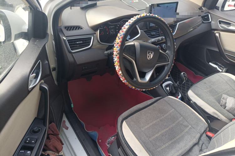 Used Baojun 310W 2017 1.5L Manual Comfort Version China VI Emission Standard Driver Seat