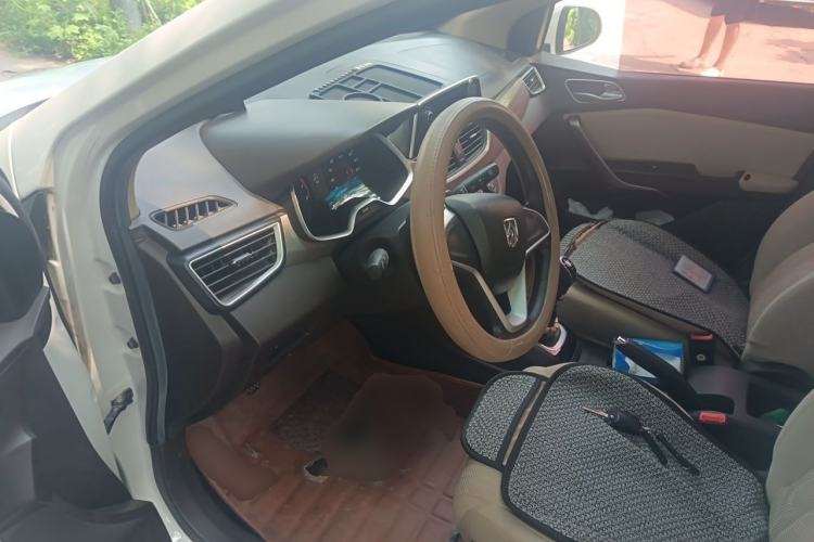 Used Baojun 310W 2017 1.5L Manual Comfort Version China VI Emission Standard Driver Seat