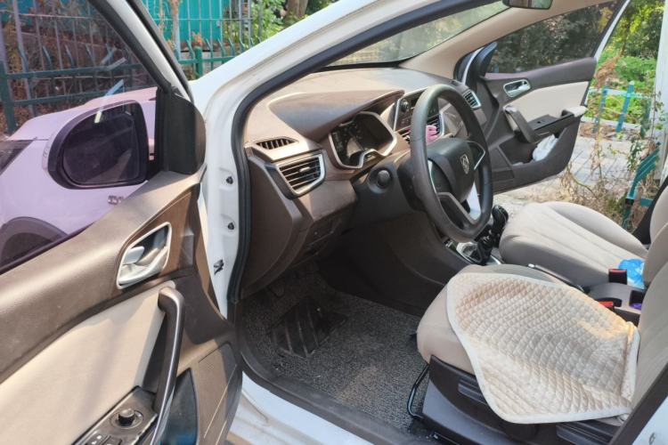 Used Baojun 310W 2017 1.5L Manual Comfort Version China VI Emission Standard Driver Seat