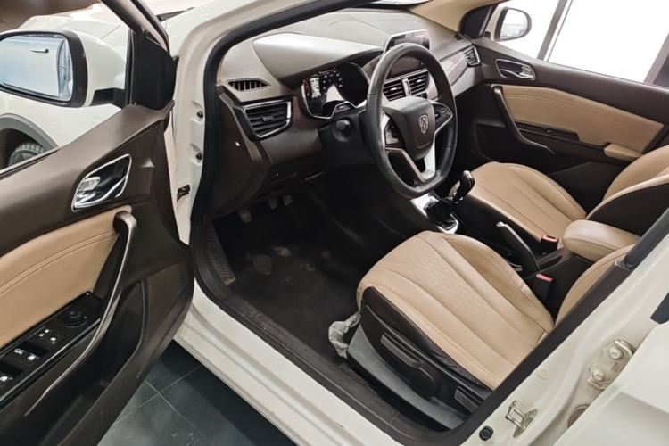 Used Baojun 310W 2017 1.5L Manual Fashion Model China V Driver Seat
