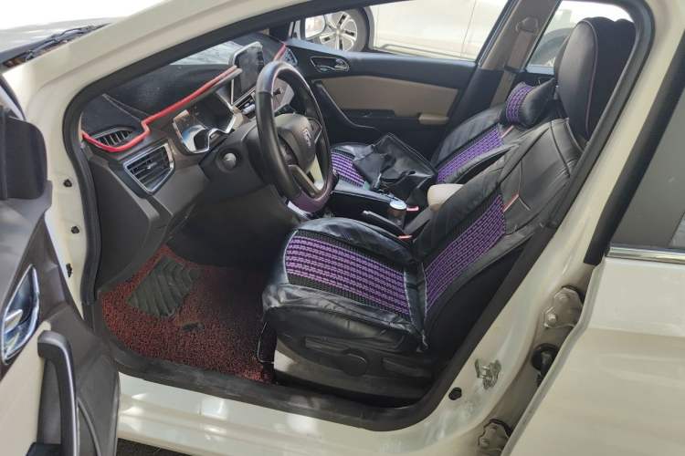Used Baojun 310W 2017 1.5L Manual Fashion Edition China VI Driver Seat