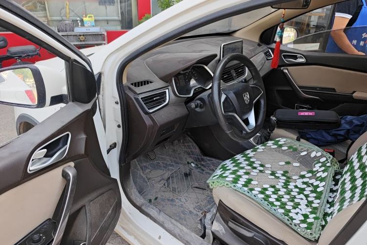 Used Baojun 310W 2017 1.5L Manual Comfort Version China VI Emission Standard Driver Seat