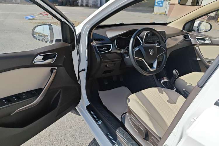 Used Baojun 310W 2017 1.5L Manual Comfort Version China V Driver Seat