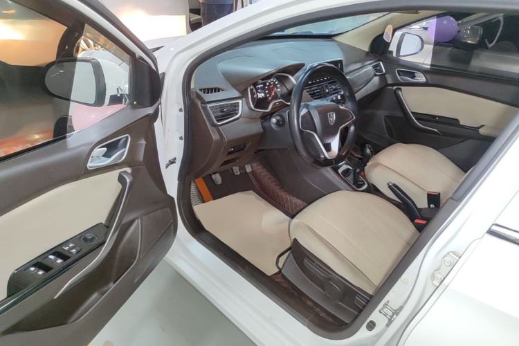Used Baojun 310W 2017 1.5L Manual Comfort Version China V Driver Seat