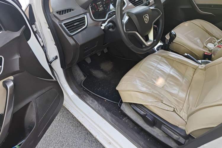 Used Baojun 310W 2017 1.5L Manual Comfort Version China V Driver Seat