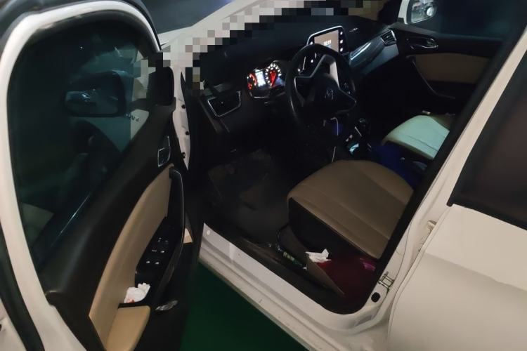 Used Baojun 310W 2017 1.5L Manual Fashion Model China V Driver Seat
