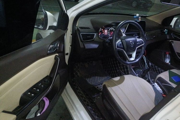 Used Baojun 310W 2017 1.5L Manual Fashion Edition China VI Driver Seat