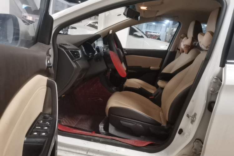 Used Baojun 310W 2017 1.5L Manual Fashion Edition China VI Driver Seat