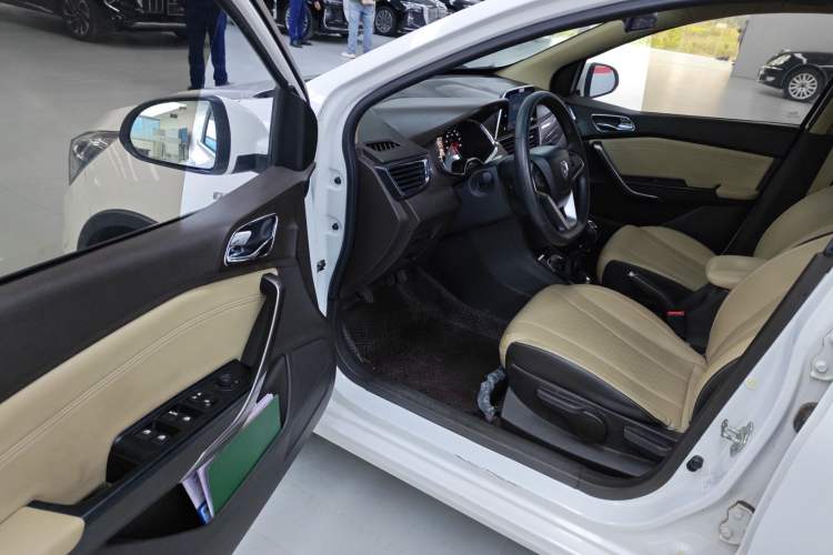 Used Baojun 310W 2017 1.5L Manual Fashion Edition China VI Driver Seat