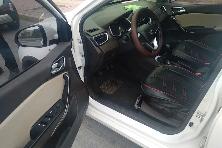 Used Baojun 310W 2017 1.5L Manual Comfort Version China VI Emission Standard Driver Seat