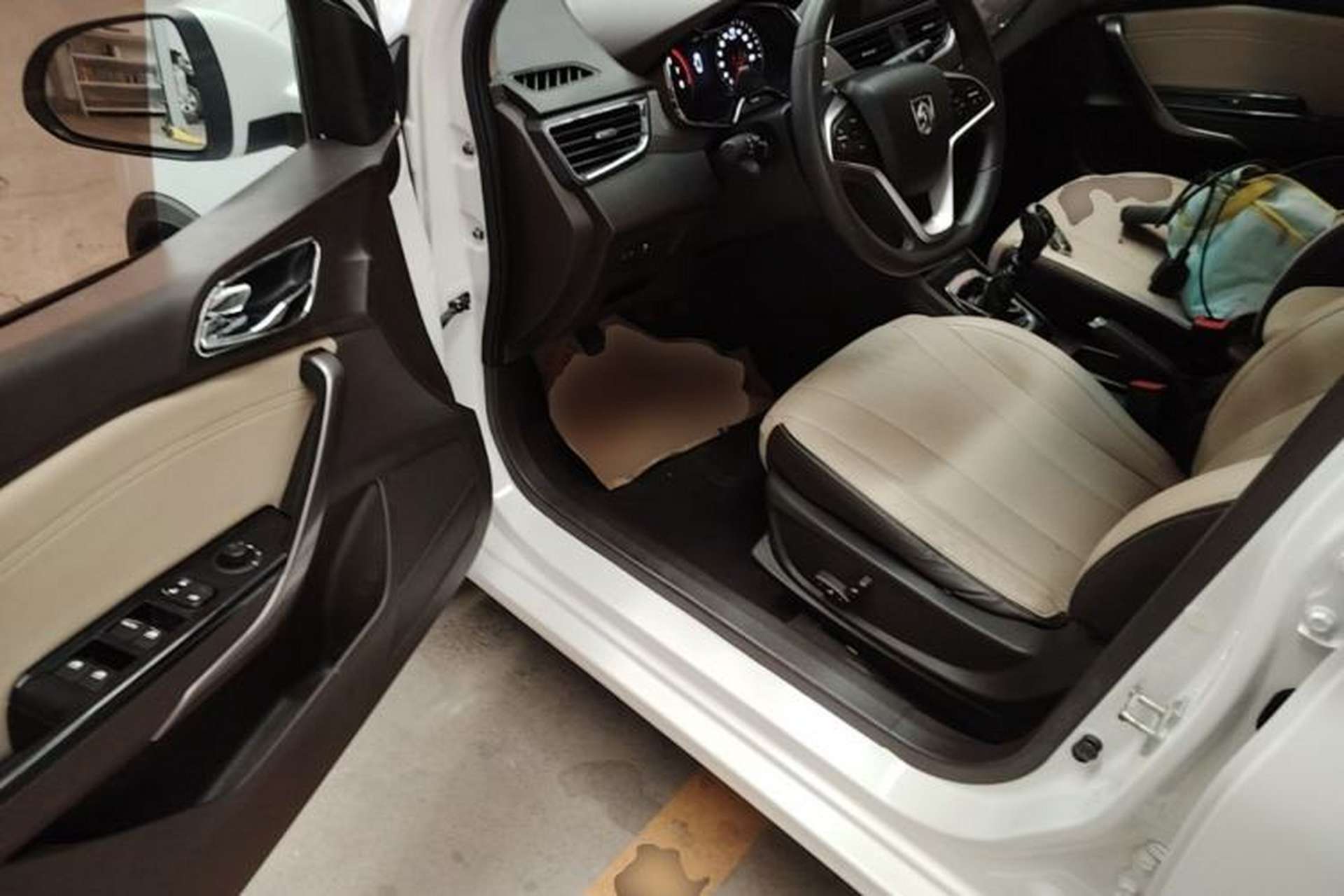 Used Baojun 310W 2017 1.5L Manual Luxury Edition China V Driver Seat
