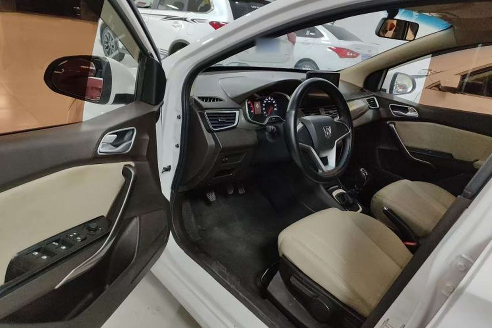 Used Baojun 310W 2017 1.5L Manual Comfort Version China VI Emission Standard Driver Seat