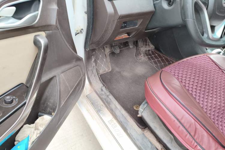 Used Baojun 310W 2017 1.5L Manual Comfort Version China V Driver Seat