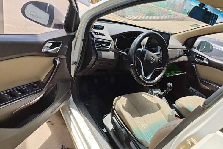 Used Baojun 310W 2017 1.5L Manual Comfort Version China V Driver Seat