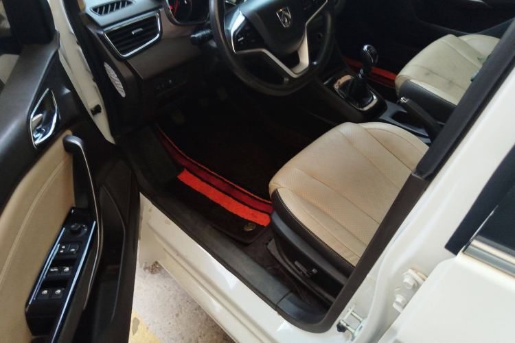 Used Baojun 310W 2017 1.5L Manual Luxury Edition China V Driver Seat