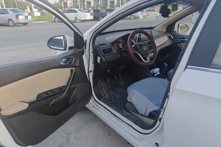Used Baojun 310W 2017 1.5L Manual Fashion Model China V Driver Seat