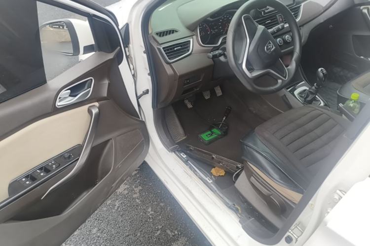 Used Baojun 310W 2017 1.5L Manual Comfort Version China V Driver Seat