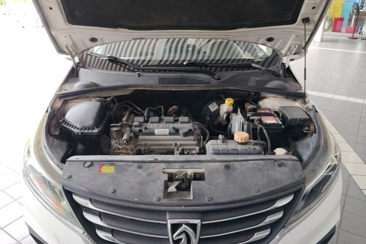 Used Baojun 310W 2017 1.5L Manual Fashion Model China V Engine Bay