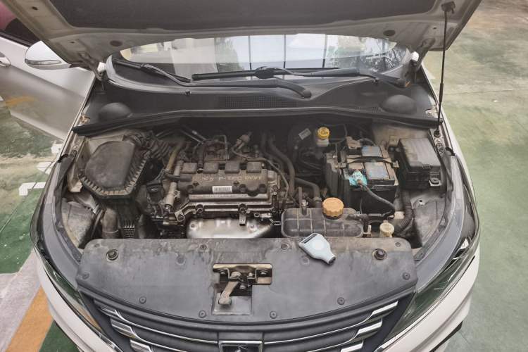 Used Baojun 310W 2017 1.5L Manual Fashion Model China V Engine Bay