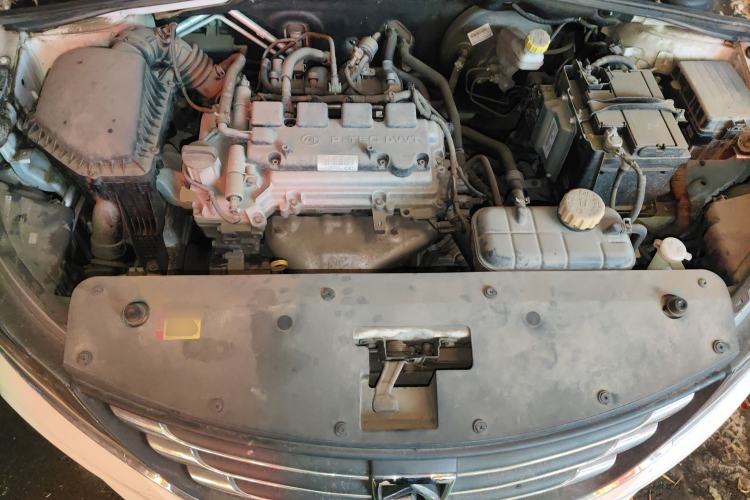 Used Baojun 310W 2017 1.5L Manual Fashion Model China V Engine Bay