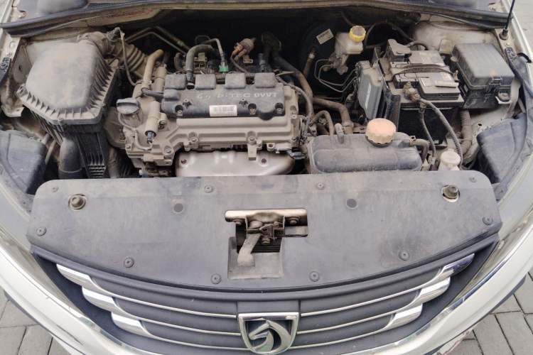 Used Baojun 310W 2017 1.5L Manual Fashion Model China V Engine Bay