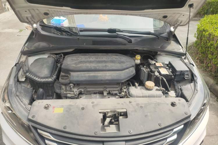 Used Baojun 310W 2017 1.5L Manual Luxury Version China VI Engine Bay