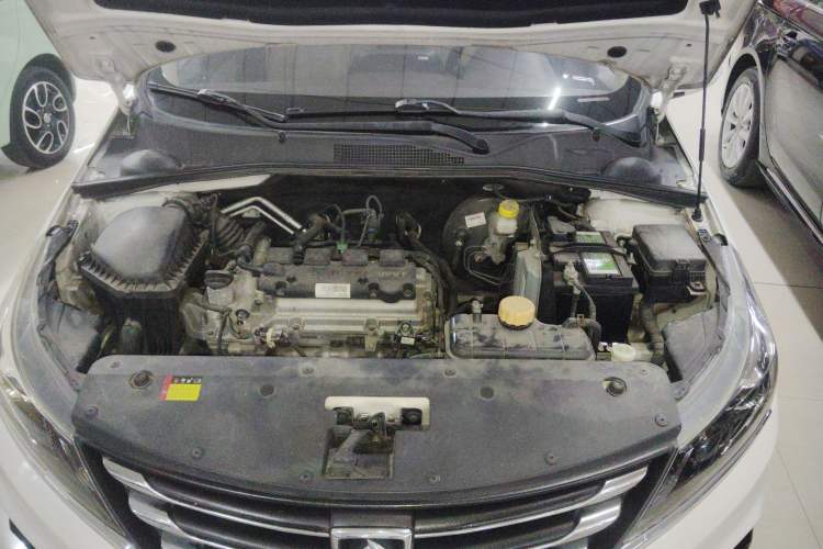 Used Baojun 310W 2017 1.5L Manual Fashion Edition China VI Engine Bay