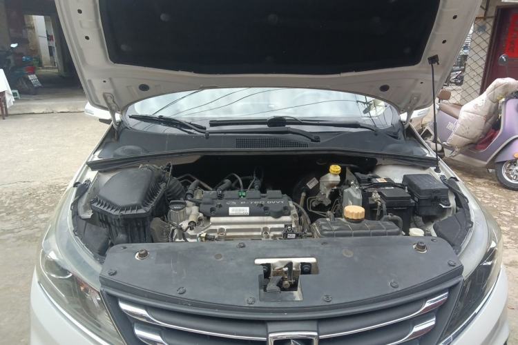 Used Baojun 310W 2017 1.5L Manual Fashion Model China V Engine Bay