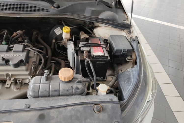Used Baojun 310W 2017 1.5L Manual Fashion Model China V Engine Bay Left