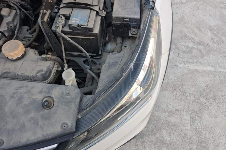 Used Baojun 310W 2017 1.5L Manual Comfort Version China VI Emission Standard Engine Bay Left