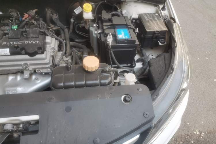 Used Baojun 310W 2017 1.5L Manual Comfort Version China VI Emission Standard Engine Bay Left