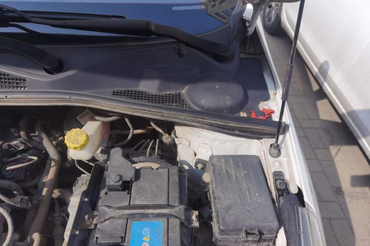 Used Baojun 310W 2017 1.5L Manual Comfort Version China V Engine Bay Left