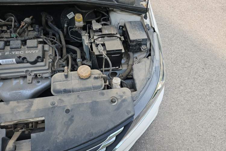 Used Baojun 310W 2017 1.5L Manual Comfort Version China VI Emission Standard Engine Bay Left