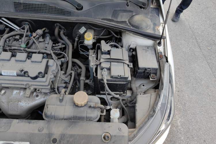 Used Baojun 310W 2017 1.5L Manual Fashion Model China V Engine Bay Left