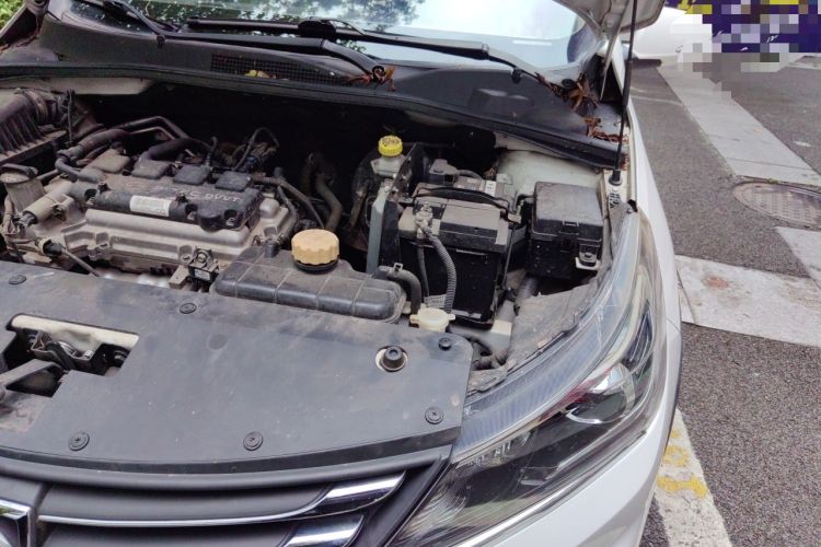 Used Baojun 310W 2017 1.5L Manual Fashion Model China V Engine Bay Left