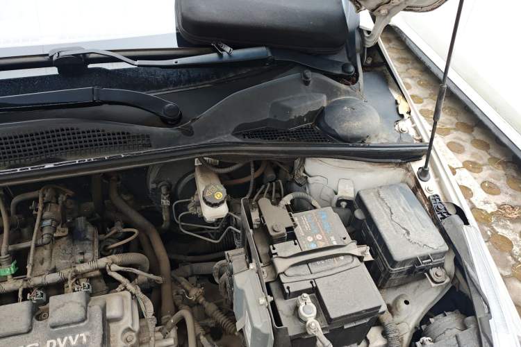 Used Baojun 310W 2017 1.5L Manual Comfort Version China VI Emission Standard Engine Bay Left