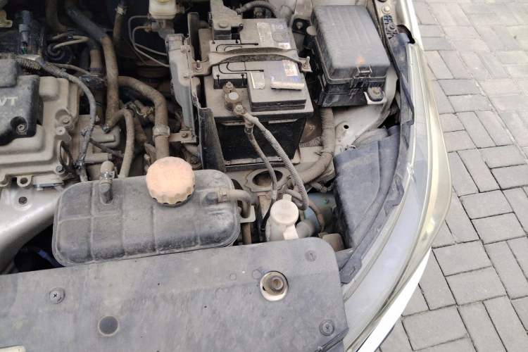 Used Baojun 310W 2017 1.5L Manual Fashion Model China V Engine Bay Left
