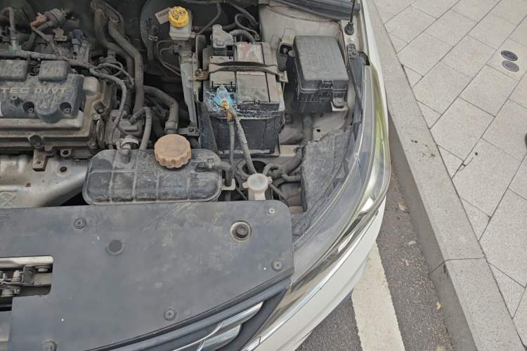 Used Baojun 310W 2017 1.5L Manual Fashion Model China V Engine Bay Left