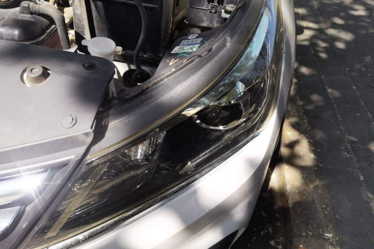 Used Baojun 310W 2017 1.5L Manual Fashion Model China V Engine Bay Left