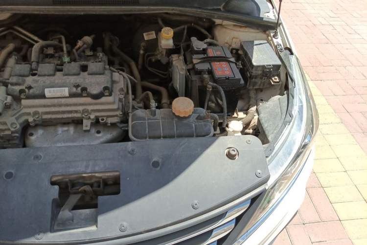 Used Baojun 310W 2017 1.5L Manual Fashion Model China V Engine Bay Left