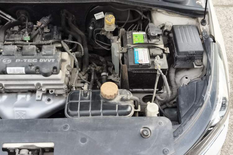 Used Baojun 310W 2017 1.5L Manual Fashion Model China V Engine Bay Left