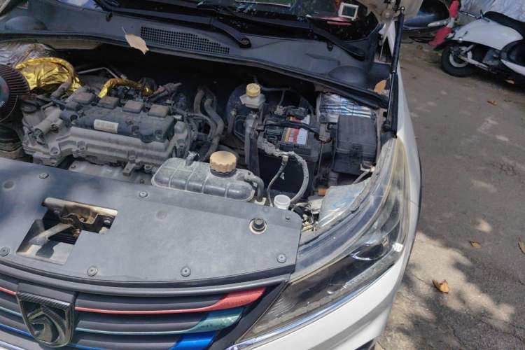 Used Baojun 310W 2017 1.5L Manual Fashion Model China V Engine Bay Left