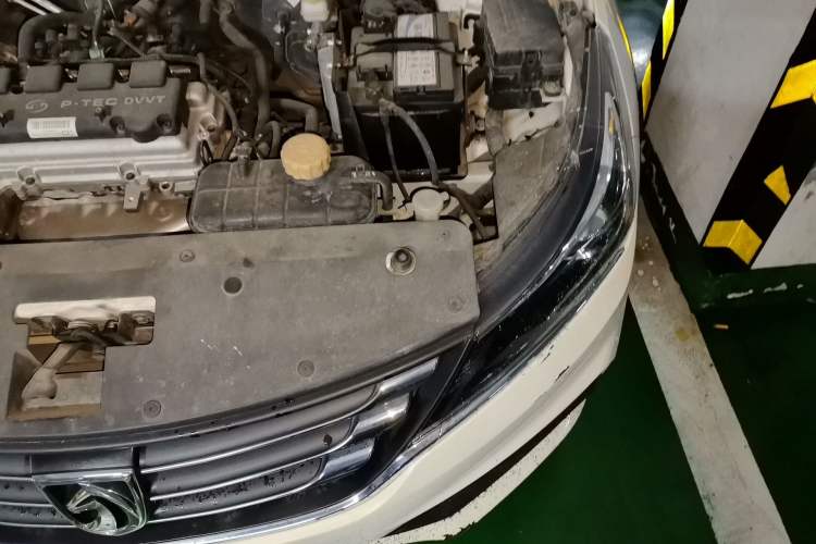 Used Baojun 310W 2017 1.5L Manual Fashion Model China V Engine Bay Left