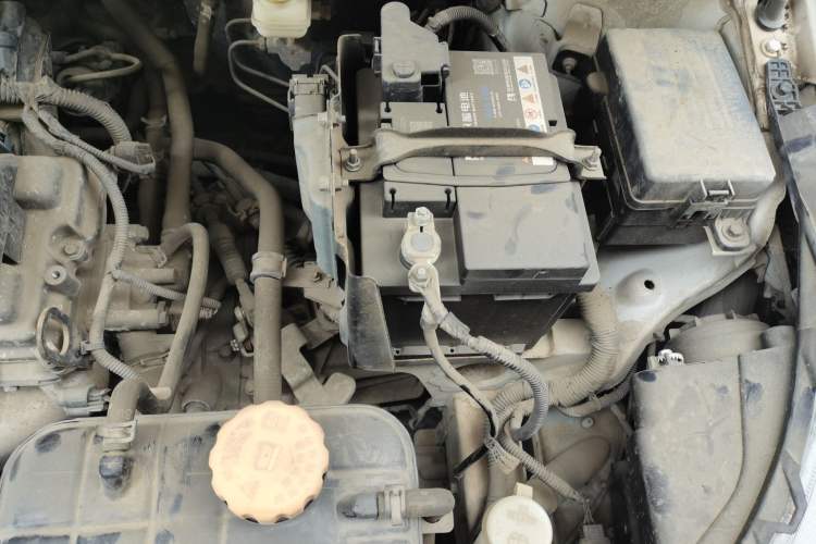 Used Baojun 310W 2017 1.5L Manual Comfort Version China V Engine Bay Left